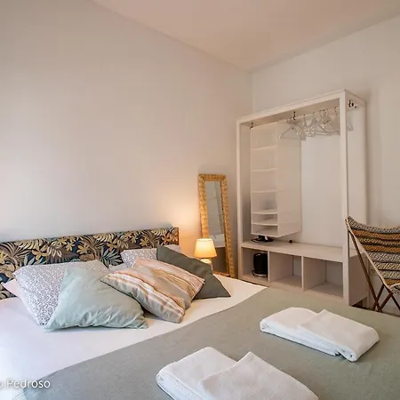 公寓 Nesha Flats *